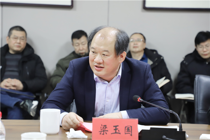 图片4 公司执行董事长梁玉国汇报公司应用型本科高校建设情况.png